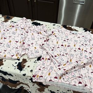 KIKIK Women's Pink Wine Pattern Pajama Set